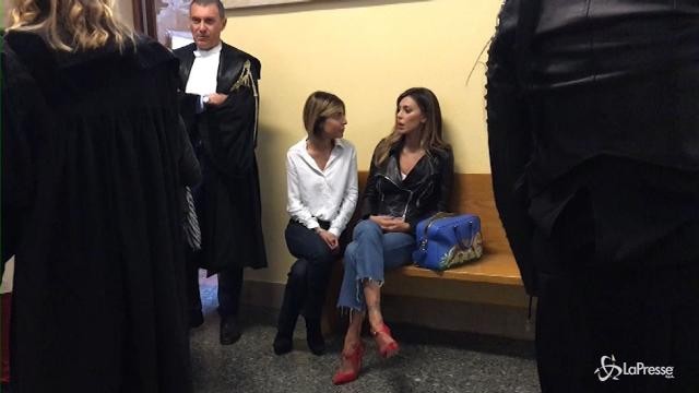 VIDEO Corona, Belen in tribunale chiacchiera con Francesca Persi