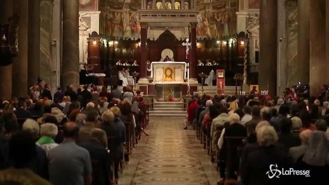 VIDEO Rogo nel camper a Roma, c’è un sospettato