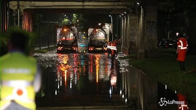 Nubifragio a Milano, esonda il Seveso
