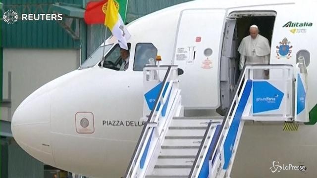 L’arrivo di Papa Francesco in Portogallo