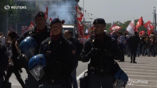 ‘Via i padroni del mondo’: proteste contro il G7 a Bari