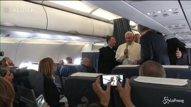 VIDEO Il Papa su Trump: Non giudico nessuno senza prima ascoltarlo
