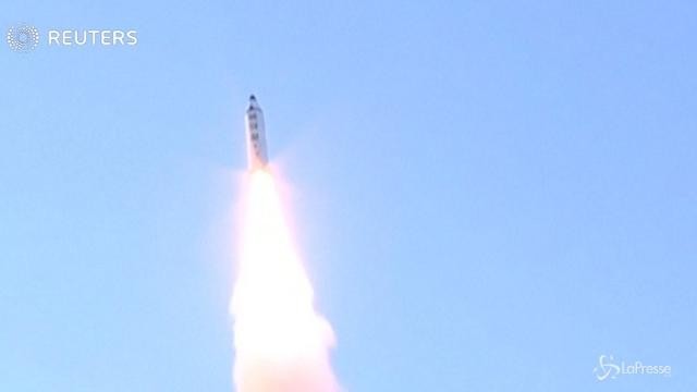 VIDEO La Corea del Nord lancia un missile balistico