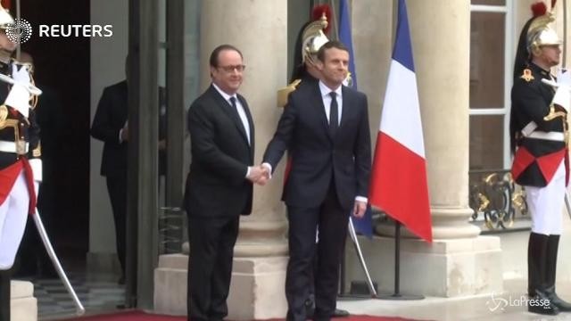 VIDEO Francia, Macron si insedia all’Eliseo