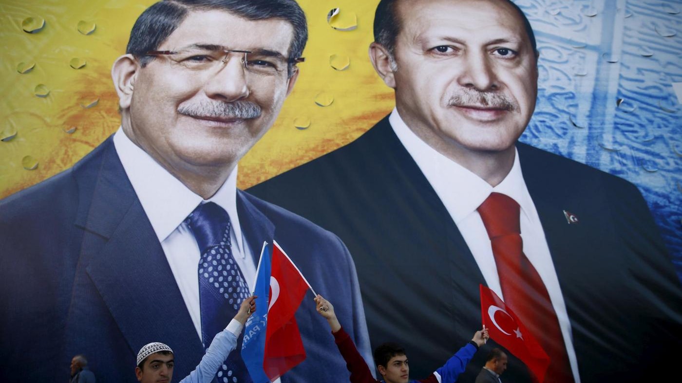 Scontri con Erdogan, il premier turco Davutoglu si dimette