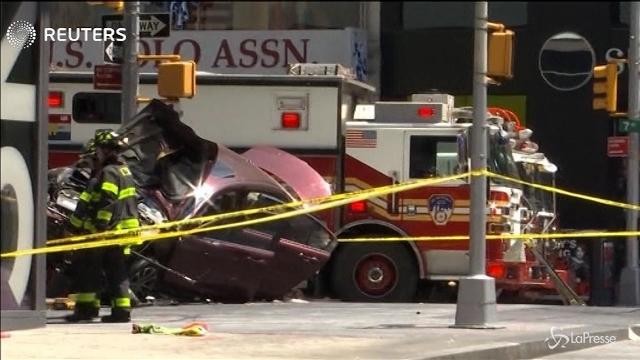 Paura a New York: auto sulla folla