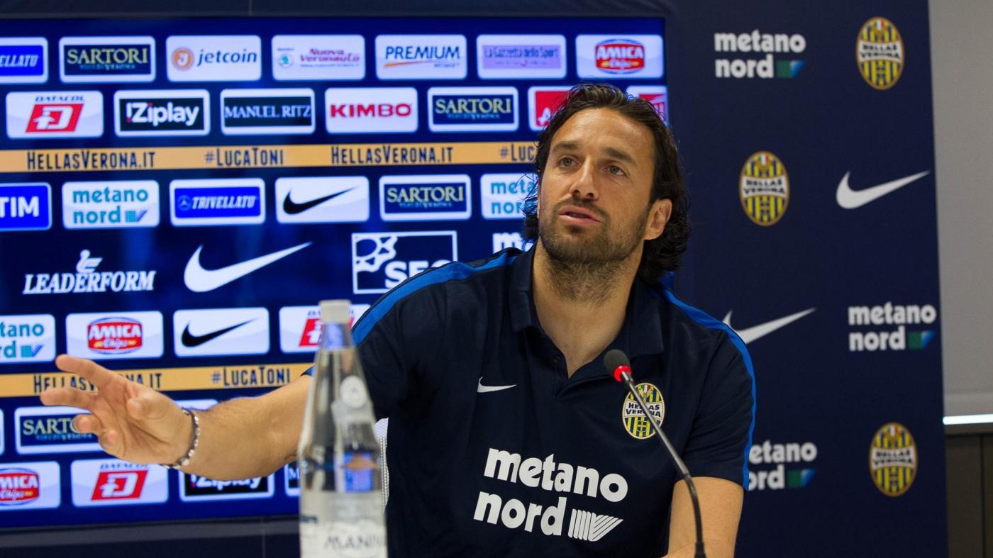 Tifosa fa 1000km da Bari a Verona per salutare ‘idolo’ Luca Toni