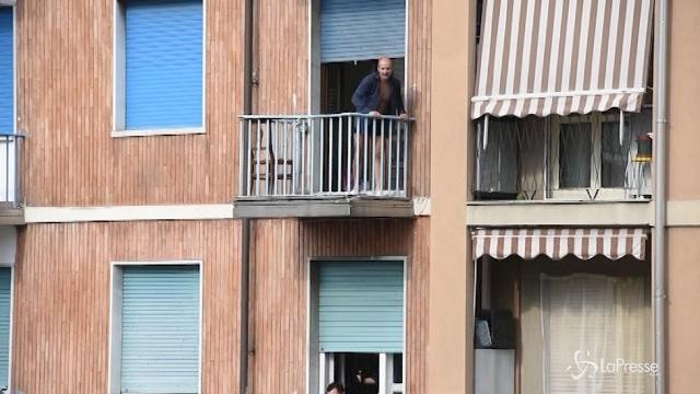 Torino, arreso uomo barricatosi in casa in v. Borgaro: con pistola su Fb