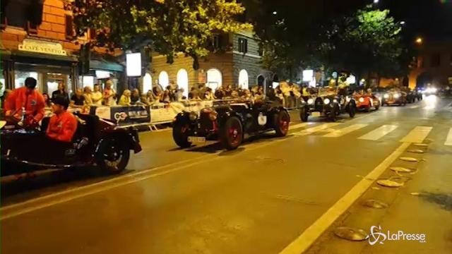 Mille Miglia 2017, la sfilata dei bolidi d’epoca a Roma