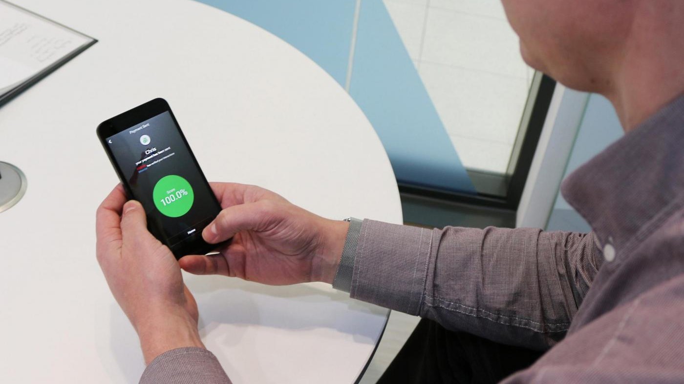 Arriva l’ECG da polso: ora si controlla con lo smartphone