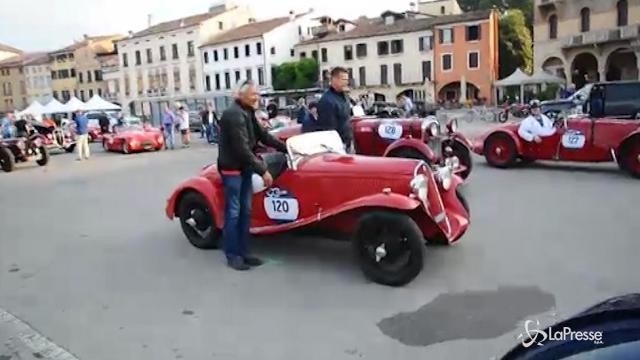 VIDEO Mille Miglia 2017, la sfilata dei bolidi d’epoca a Roma