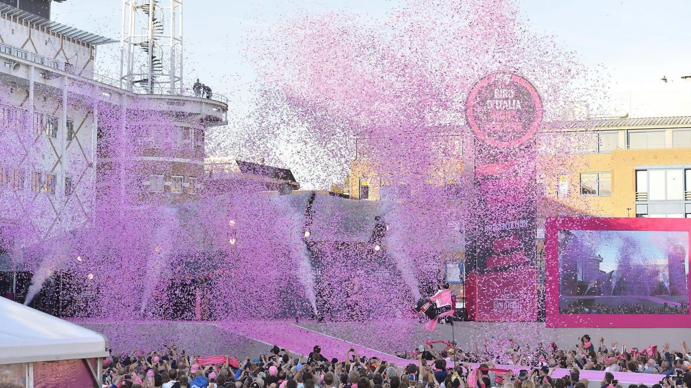 Ciclismo, Giro d’Italia: prima maglia rosa a Dumoulin, ok Nibali