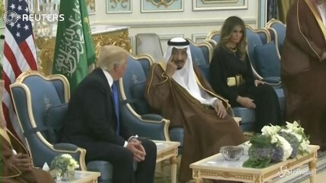 VIDEO Melania e Ivanka Trump al Palazzo Reale di Riyad