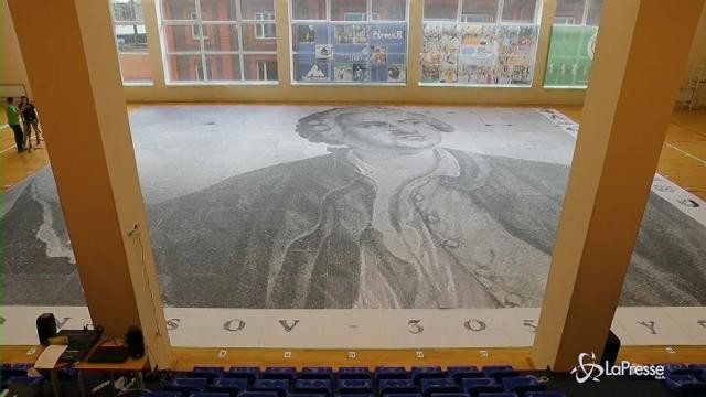 In Russia il collage gigante da Guinness dei primati