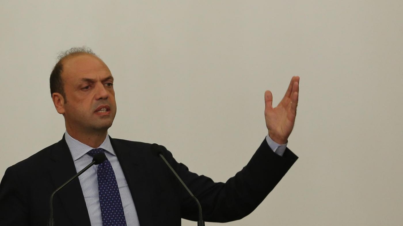 Alfano: Il centro di accoglienza di Ventimiglia va chiuso