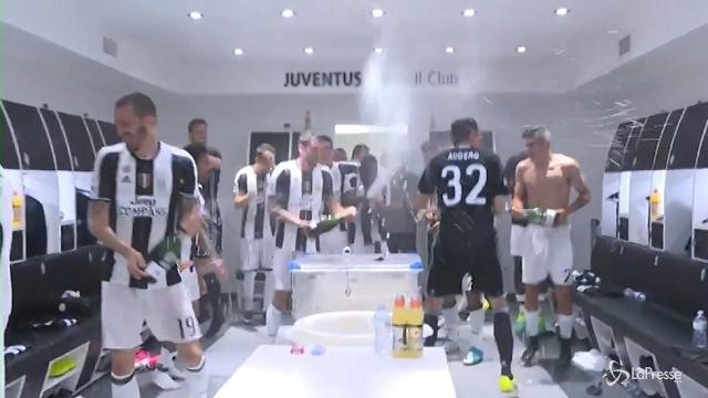 VIDEO Festa scudetto Juve: champagne a fiumi nello spogliatoio