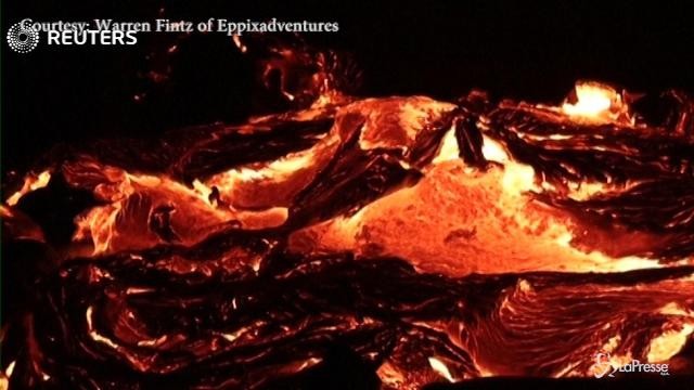 Hawaii, un fiume di lava dal vulcano Kilauea