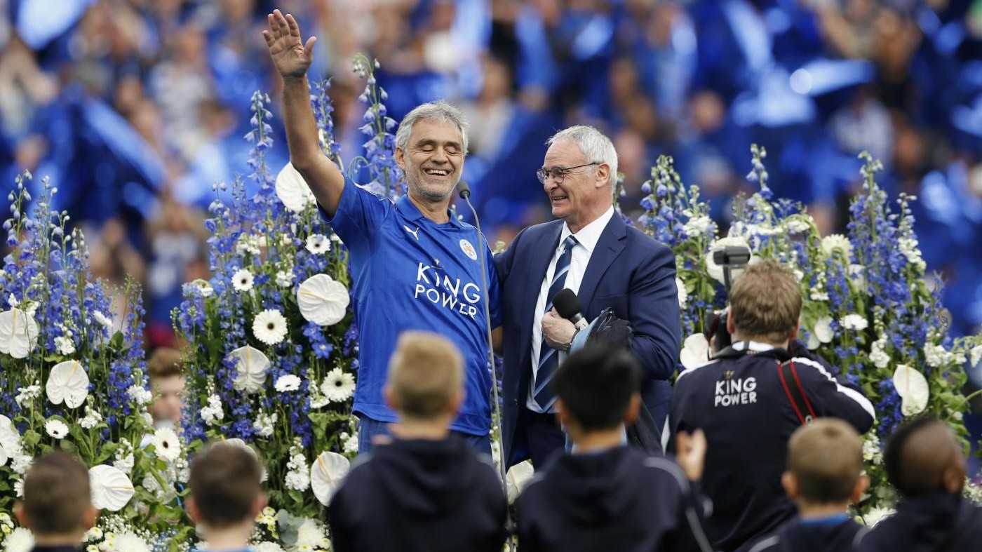 Premier League, festa Leicester: Bocelli canta, Everton ko 3-1