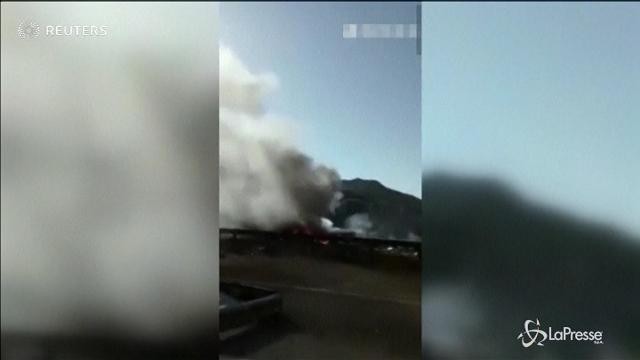 Cina, esplosione in autostrada per scontro tra camion: 12 morti