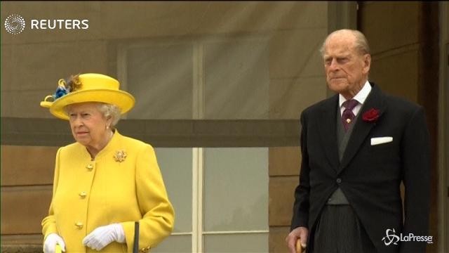 VIDEO Manchester, l’omaggio alla vittime della Regina Elisabetta