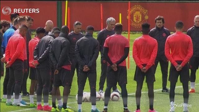 VIDEO Lo United in lutto per l’attentato a Manchester