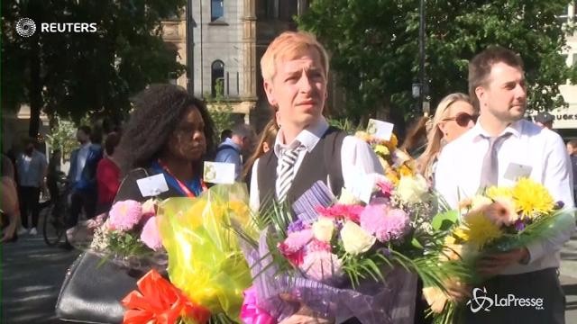 A Manchester fiori per le vittime dell’attentato