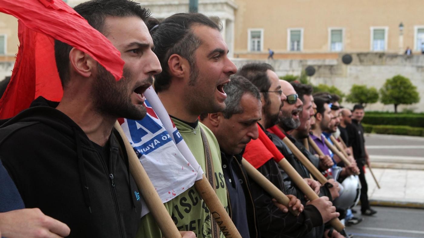 Grecia, aula vota su misure a vigilia Eurogruppo, 10mila in piazza