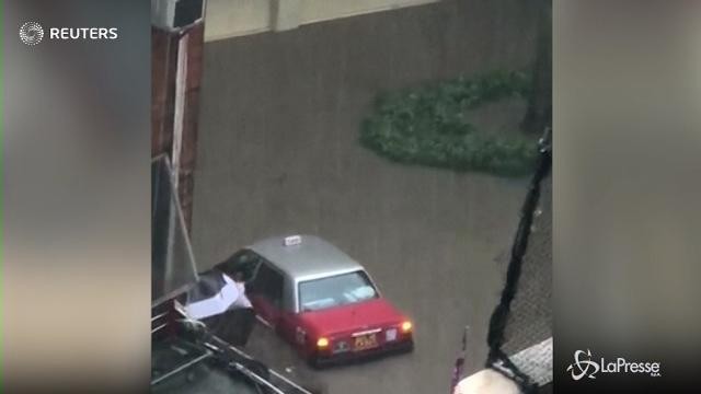 Tempesta di pioggia a Hong Kong