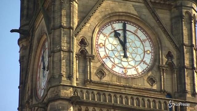 UK, un minuto di silenzio per le vittime di Manchester