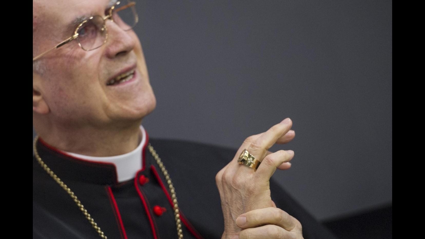 Bertone: Non me ne vado, altri 30 cardinali in case più grandi