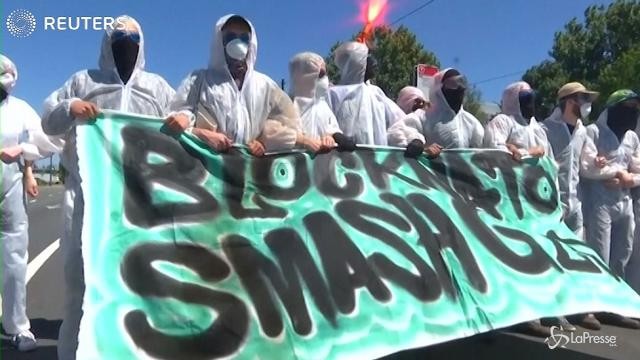 Bruxelles, proteste durante il vertice Nato