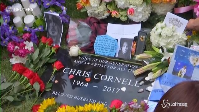 VIDEO Brad Pitt e Courtney Love al funerale di Chris Cornell