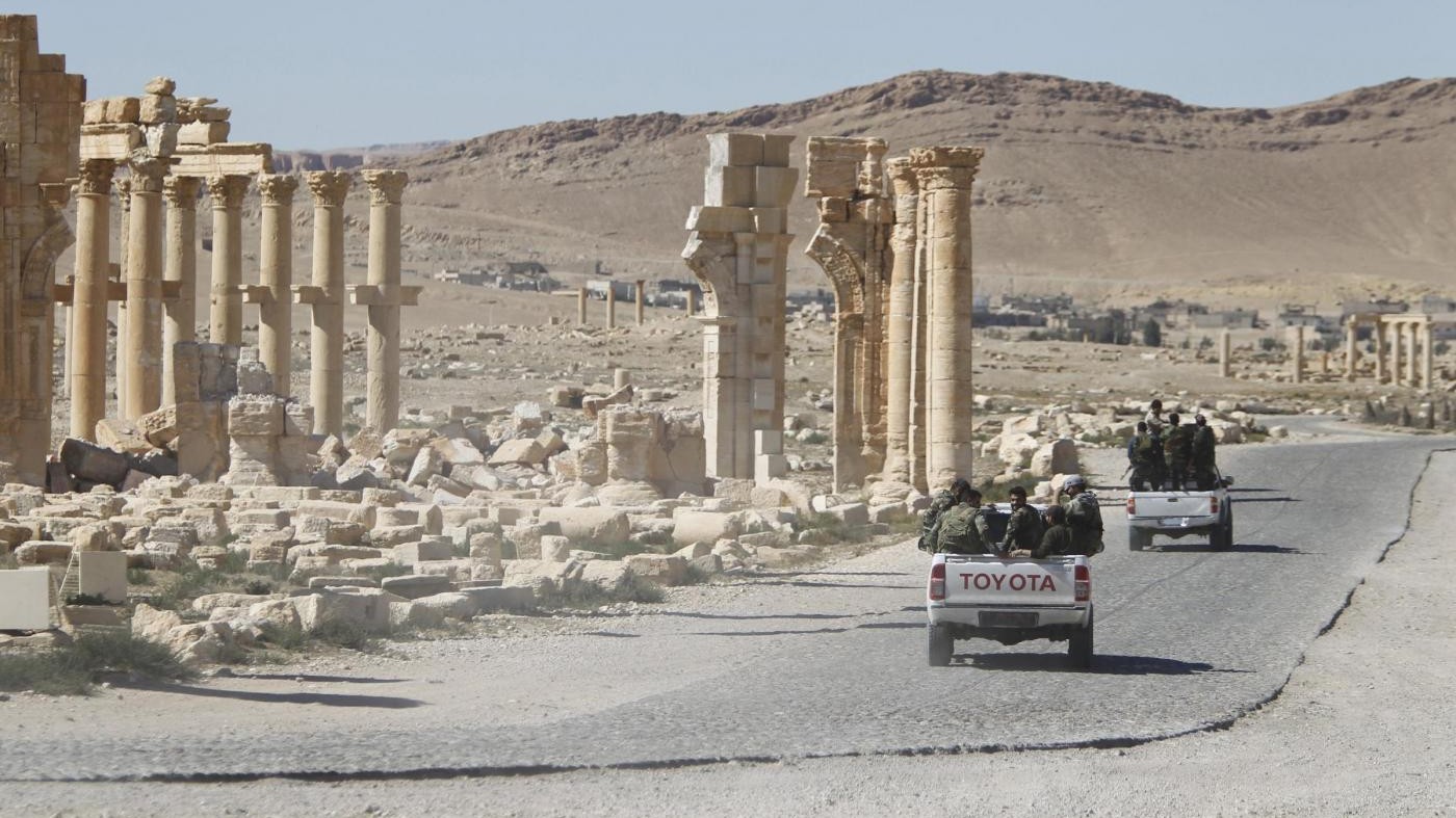 Siria, fossa comune Palmira: salgono a 42 i corpi recuperati