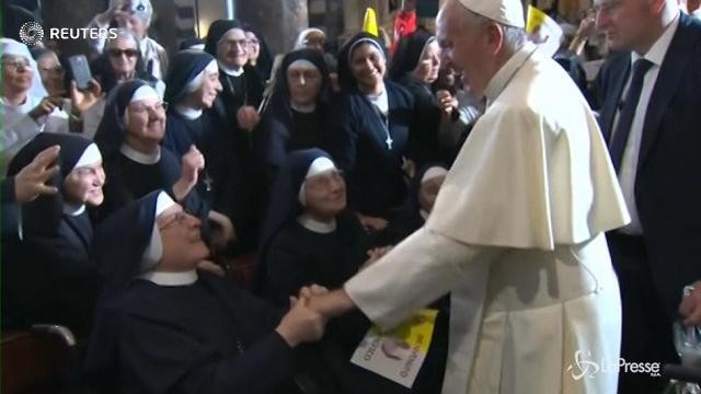 Genova, l’arrivo di Papa Francesco alla cattedrale di San Lorenzo