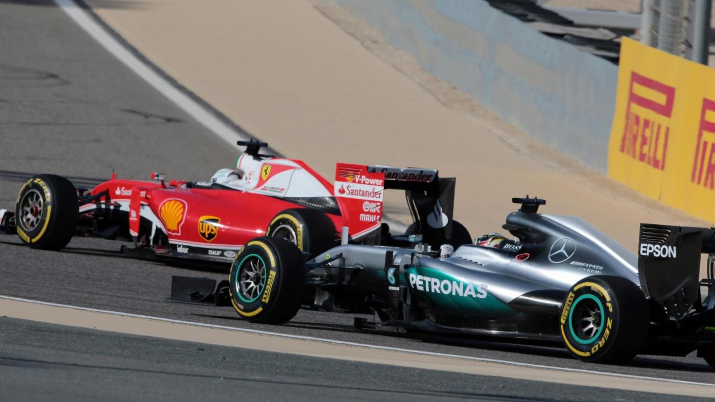 F1, Gp Bahrain: pole Hamilton davanti a Rosberg e le Ferrari