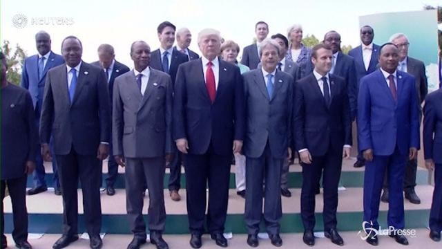 VIDEO G7, foto di gruppo con i leader dei Paesi africani