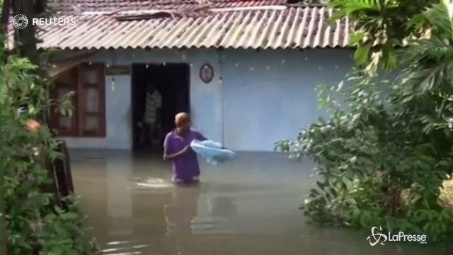 Sri Lanka lancia Sos: più di 100 morti per le alluvioni