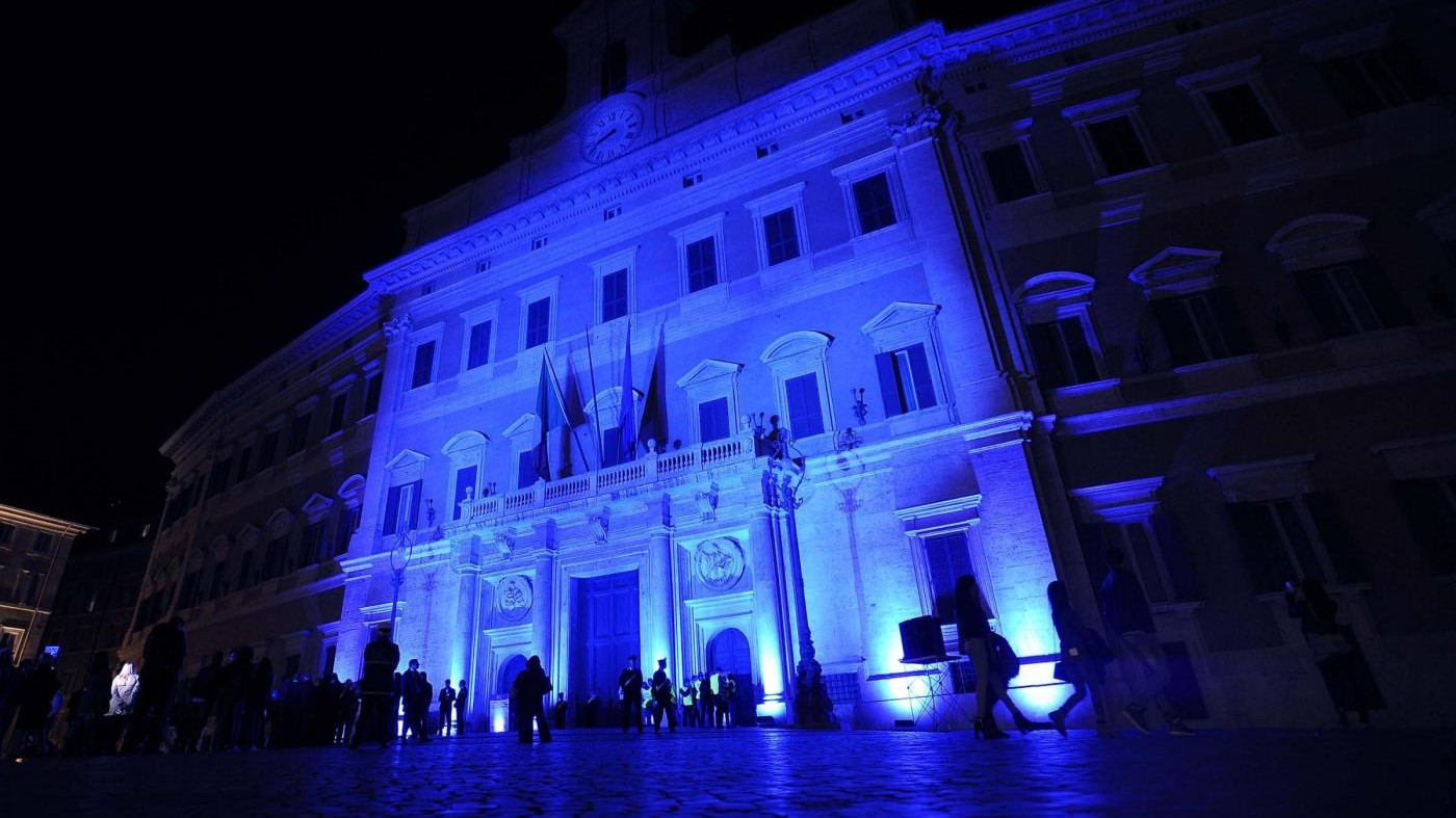 Giornata mondiale dell’autismo: i monumenti si tingono di blu
