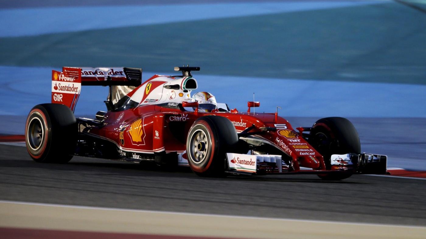 F1, Gp Bahrain: Vettel rompe il motore nel giro di ricognizione