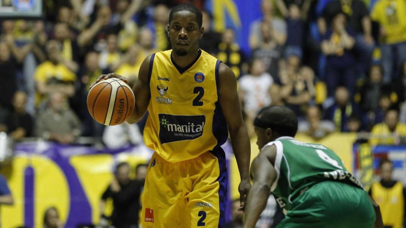 Basket, serie A: Torino sconfigge Avellino e sogna la salvezza