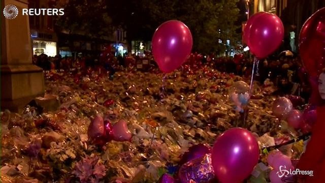 Manchester, veglia in memoria vittime una settimana dopo strage