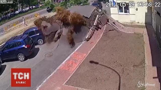Kiev: sembra una bomba, è lo scoppio di una tubatura