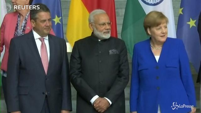 Berlino, Angela Merkel accoglie il primo ministro indiano Modi