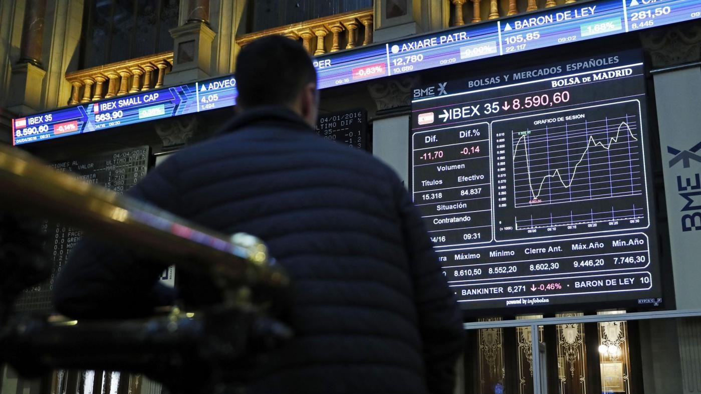 Borsa, Piazza Affari chiude in ribasso, banche sotto pressione