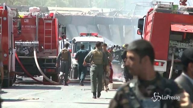 Strage a Kabul, almeno 80 morti