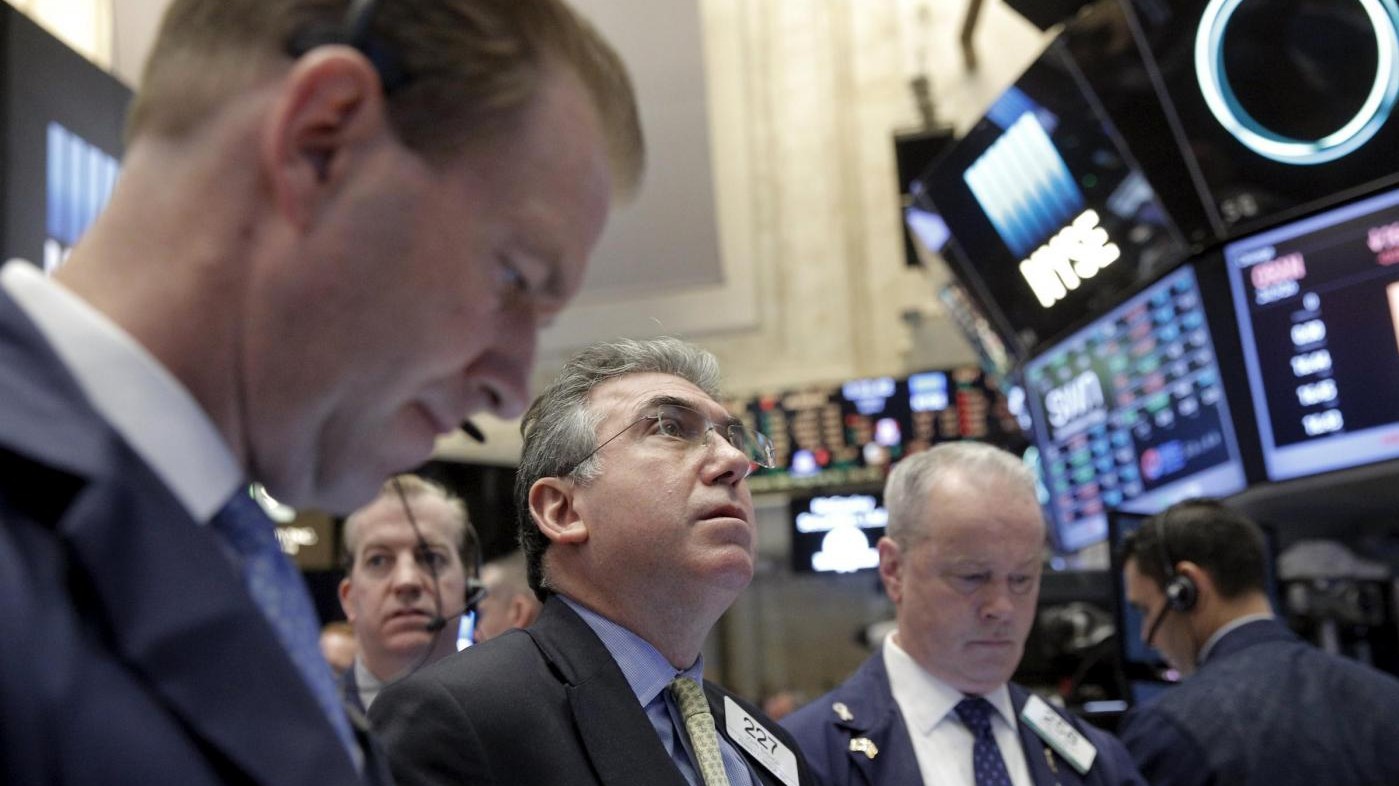 Borsa, Piazza Affari chiude in netto ribasso, tonfo delle banche