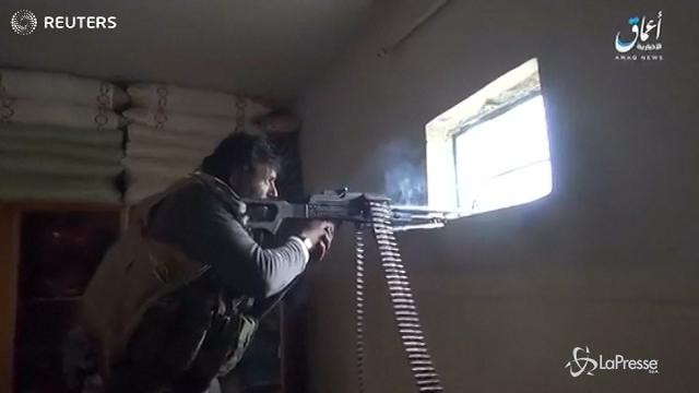 VIDEO Mosul, spari tra combattenti Isis e forze speciali irachene