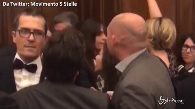 VIDEO Vitalizi, sospesi alla Camera per 15 giorni 19 deputati M5S