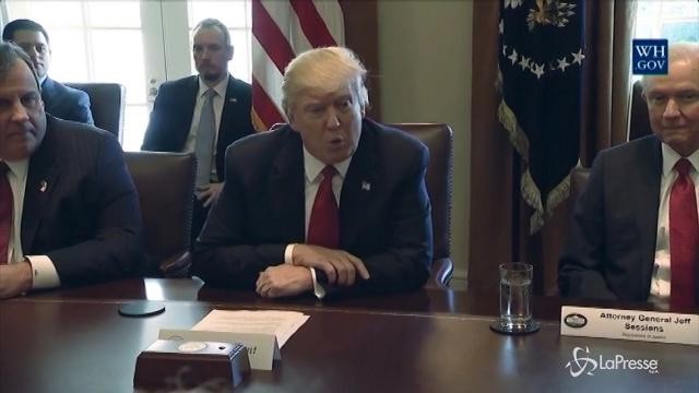 VIDEO Trump studia dazi per i prodotti Ue