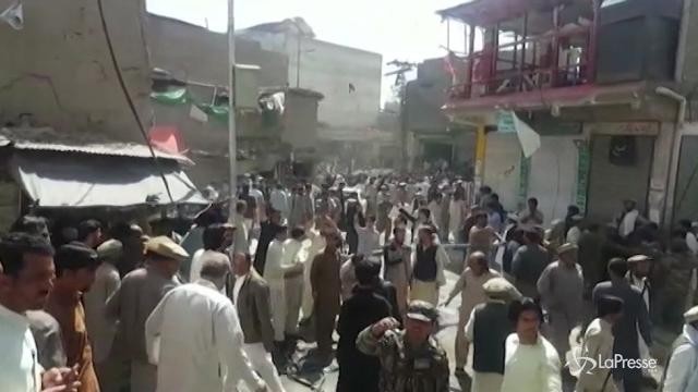 Esplosione in Pakistan: 15 morti